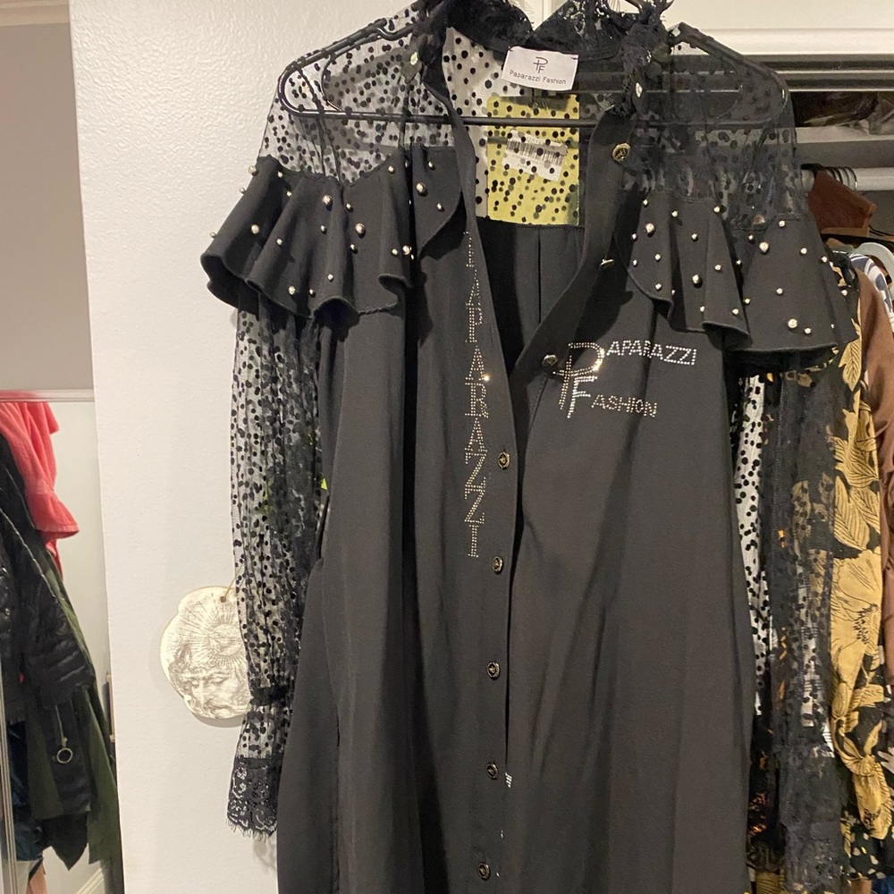 Dress one size good for ML  black with lace detalils